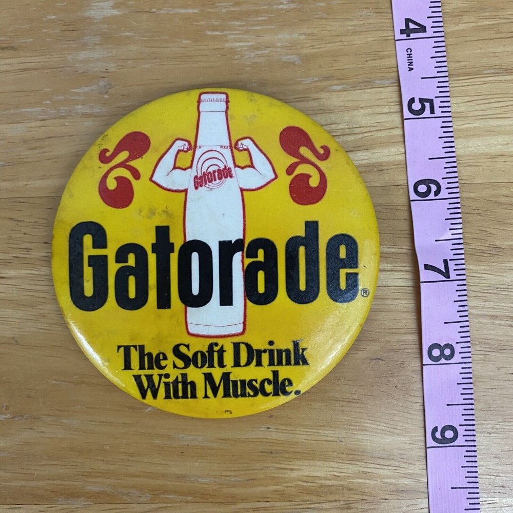 Vintage yellow Gatorade pinback button